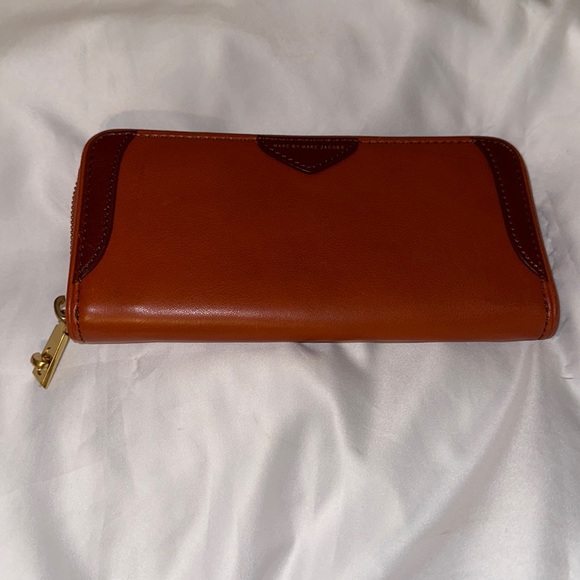 GUC Marc by Marc Jacobs Continental Wallet - Picture 1 of 3